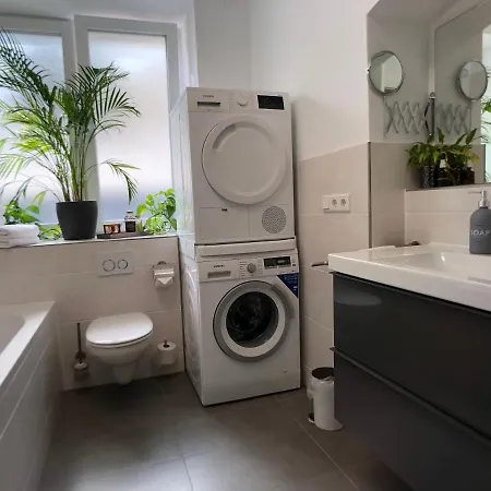 Am 24h Self-check-in, Free Parking, U-bahn 350m, Netflix Apartment *