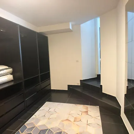 Am 24h Self-check-in, Free Parking, U-bahn 350m, Netflix Apartment *